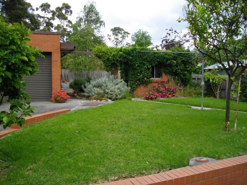 18 South Parade, Blackburn VIC 3130