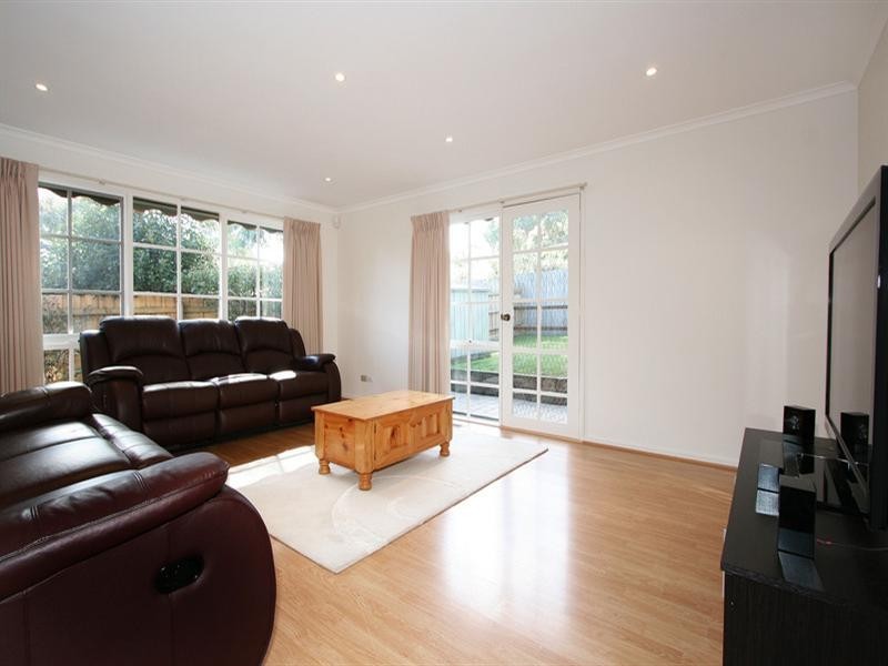 17 Woodlands Road, Heathmont VIC 3135