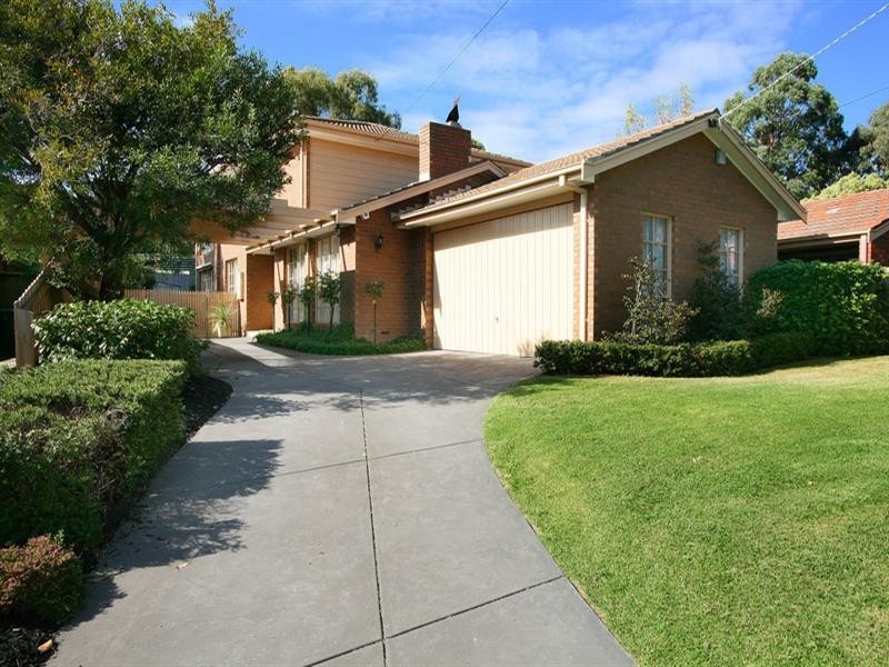 17 Woodlands Road, Heathmont VIC 3135