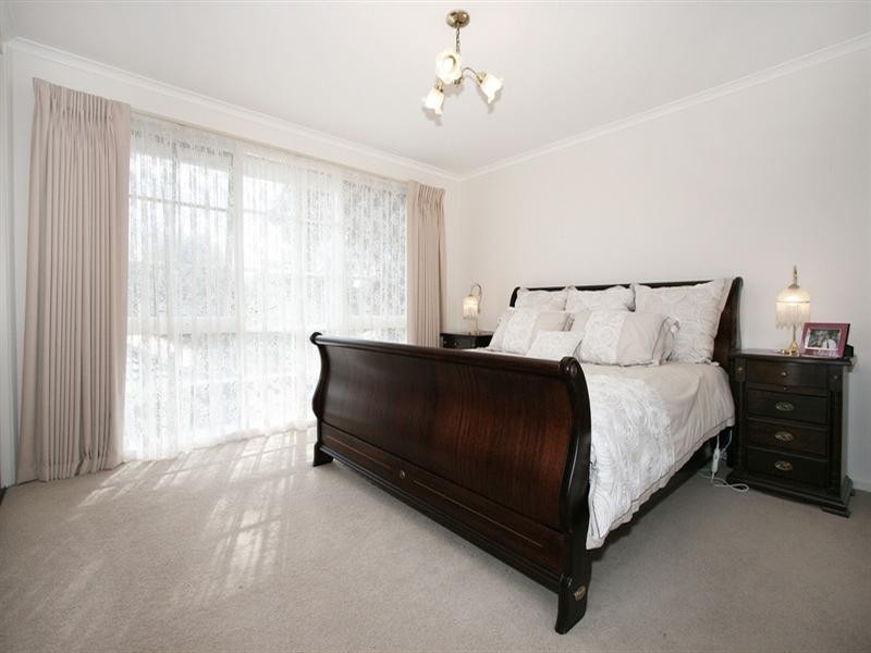 17 Woodlands Road, Heathmont VIC 3135