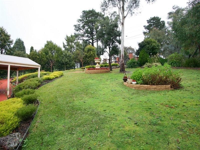 10 Vincent Road, Park Orchards VIC 3114