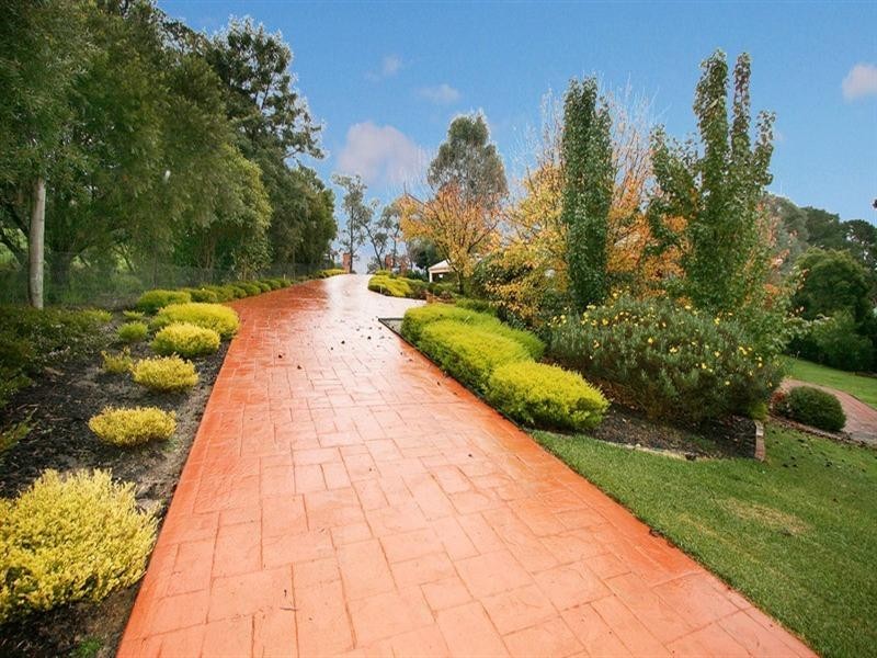 10 Vincent Road, Park Orchards VIC 3114