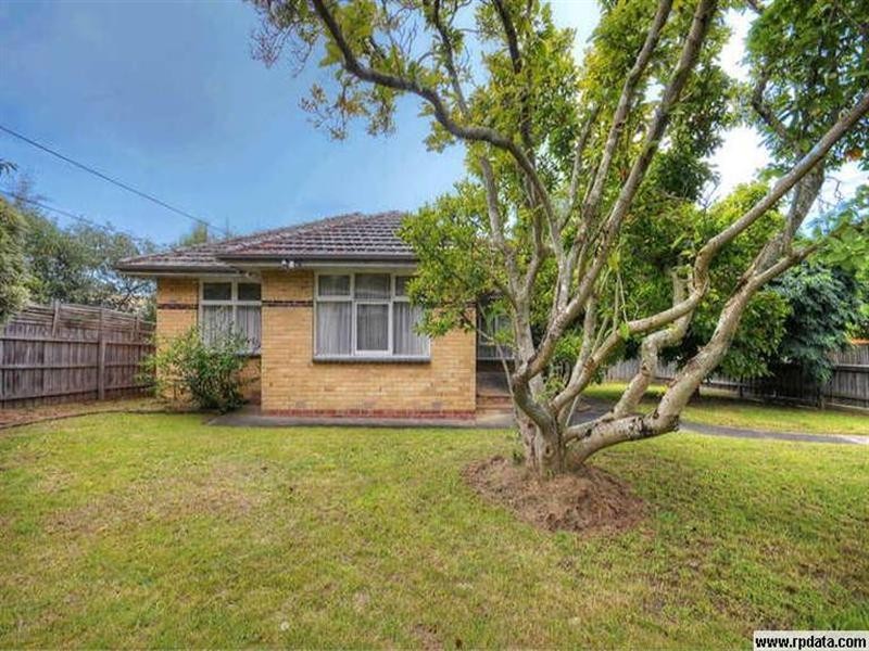 11 Dickson Crescent, Ringwood North VIC 3134