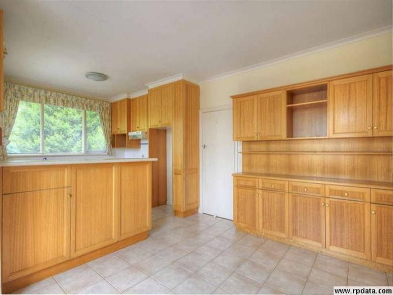 11 Dickson Crescent, Ringwood North VIC 3134