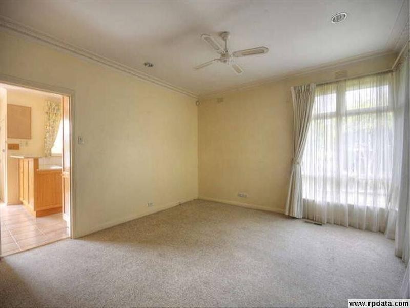 11 Dickson Crescent, Ringwood North VIC 3134