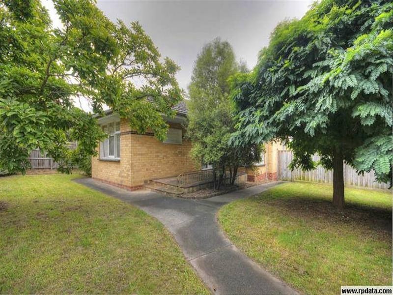 11 Dickson Crescent, Ringwood North VIC 3134