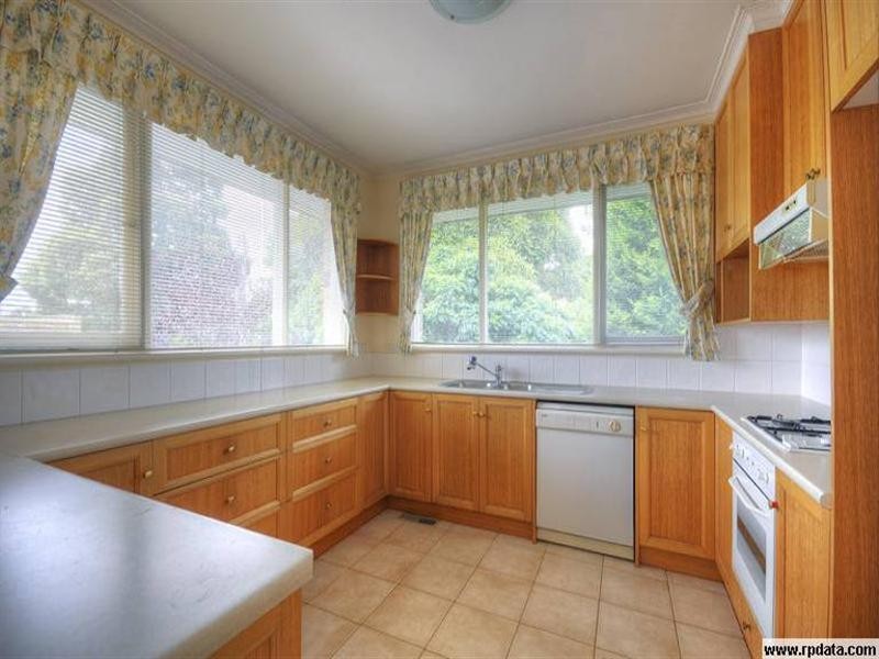 11 Dickson Crescent, Ringwood North VIC 3134