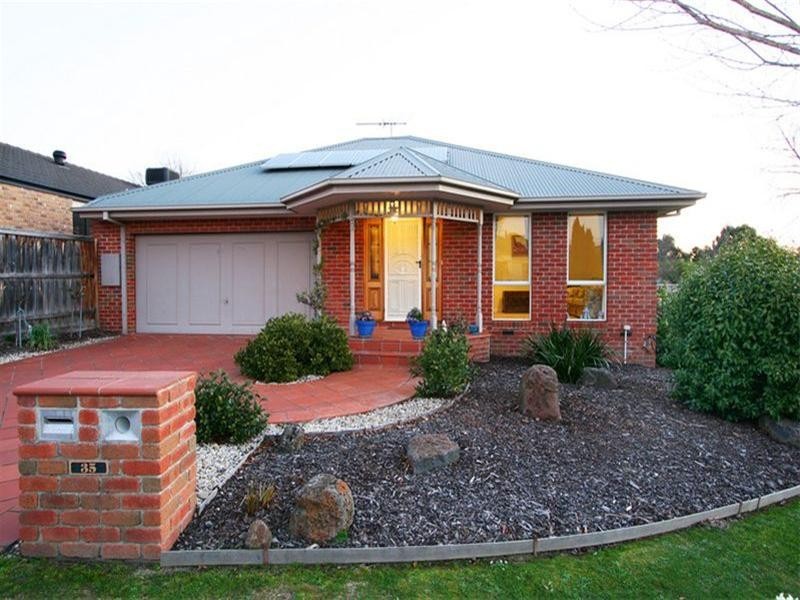 35 Strathfield Parade, Croydon VIC 3136