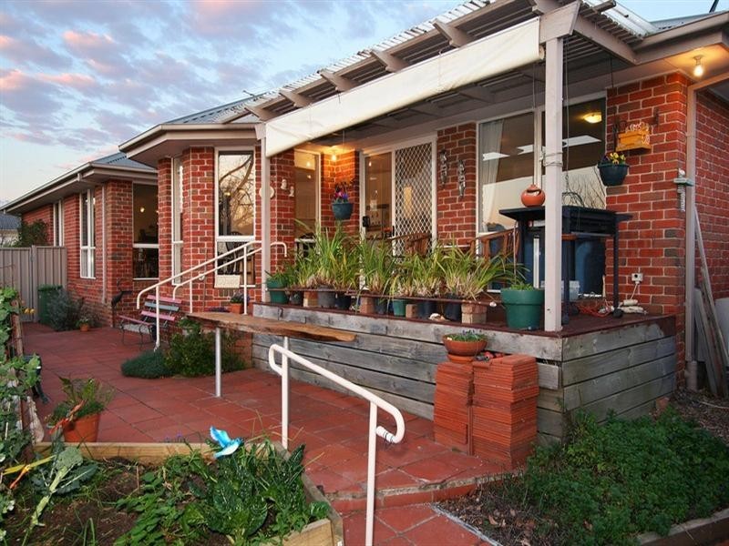 35 Strathfield Parade, Croydon VIC 3136