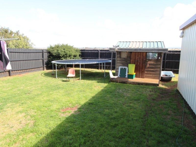 4 Regal Court, Melton South VIC 3338