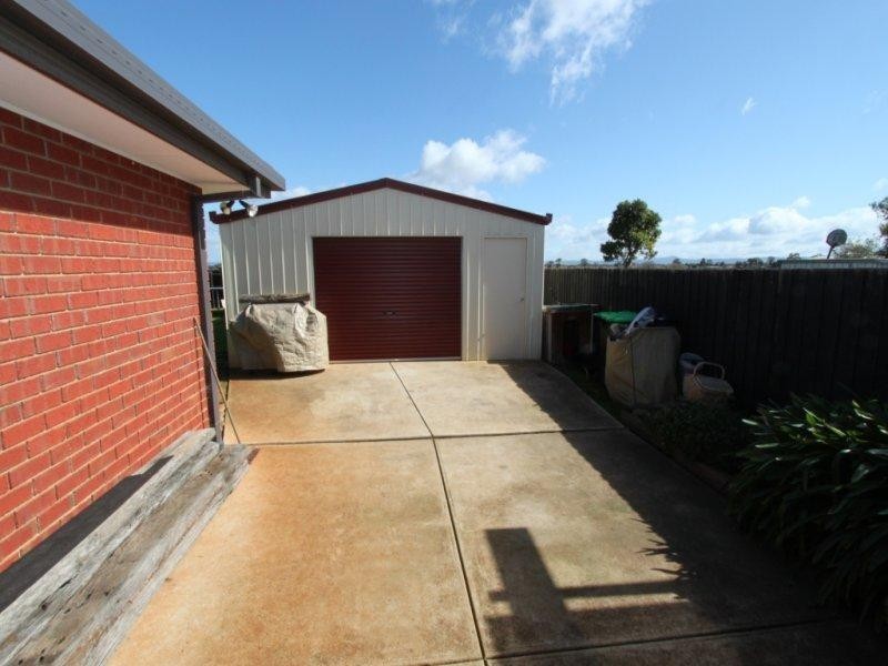 4 Regal Court, Melton South VIC 3338