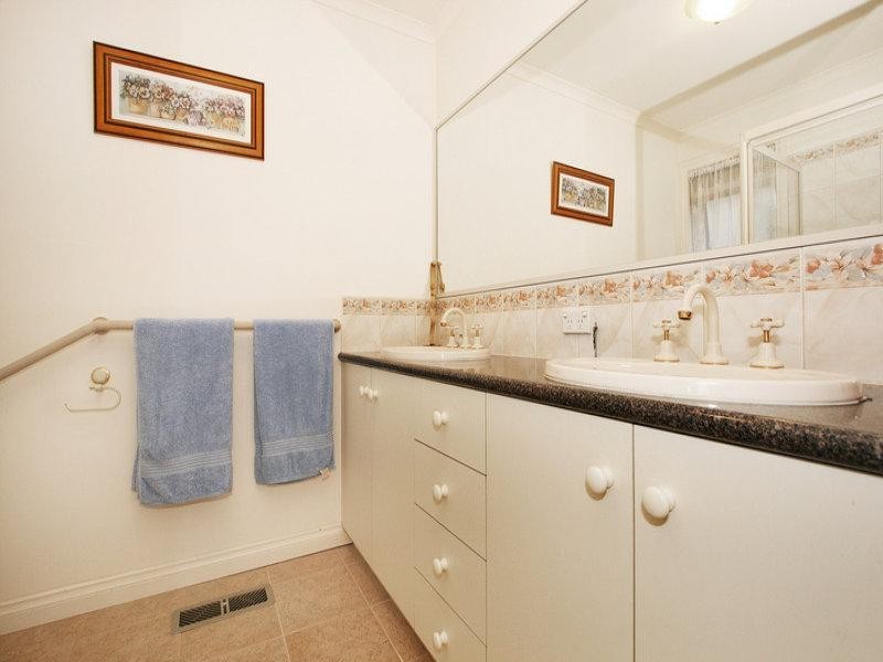 35 Strathfield Parade, Croydon VIC 3136