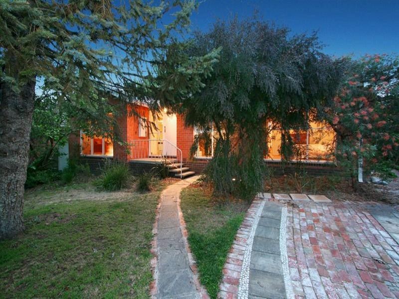 15 Pinewood Avenue, Ringwood East VIC 3135