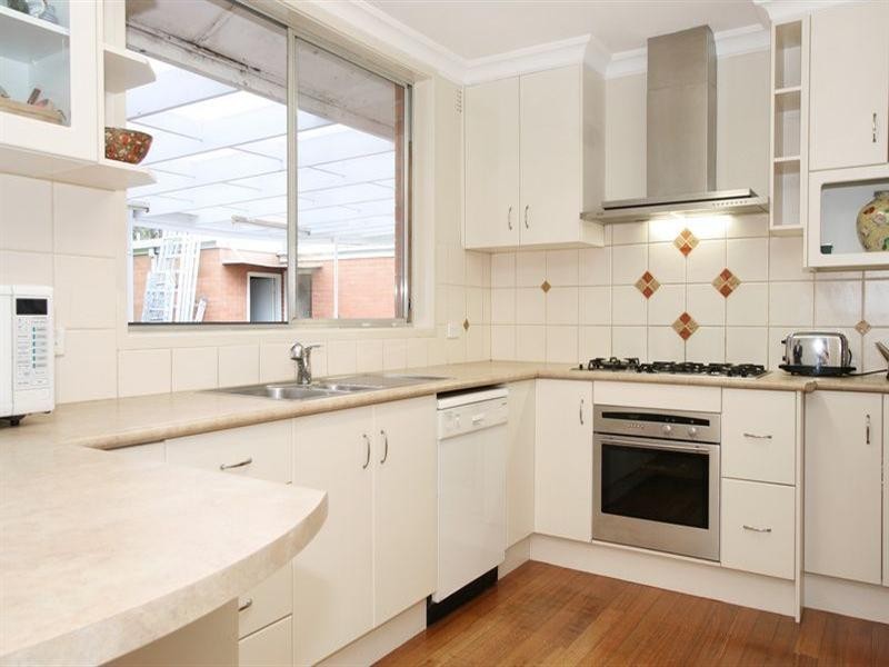 15 Pinewood Avenue, Ringwood East VIC 3135