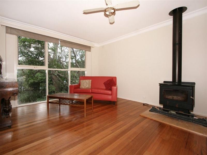 15 Pinewood Avenue, Ringwood East VIC 3135