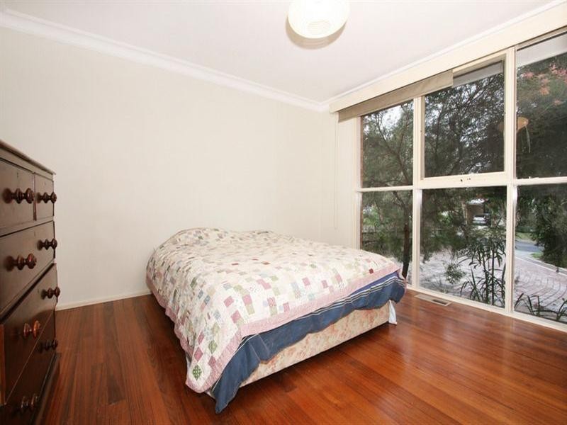 15 Pinewood Avenue, Ringwood East VIC 3135