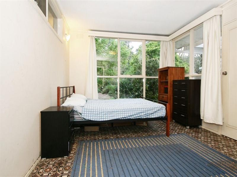 15 Pinewood Avenue, Ringwood East VIC 3135