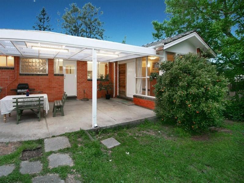 15 Pinewood Avenue, Ringwood East VIC 3135