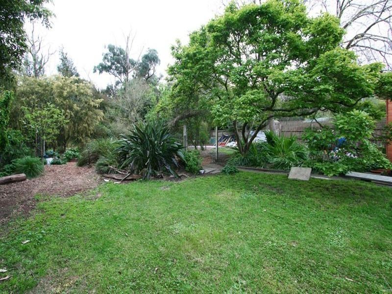 15 Pinewood Avenue, Ringwood East VIC 3135