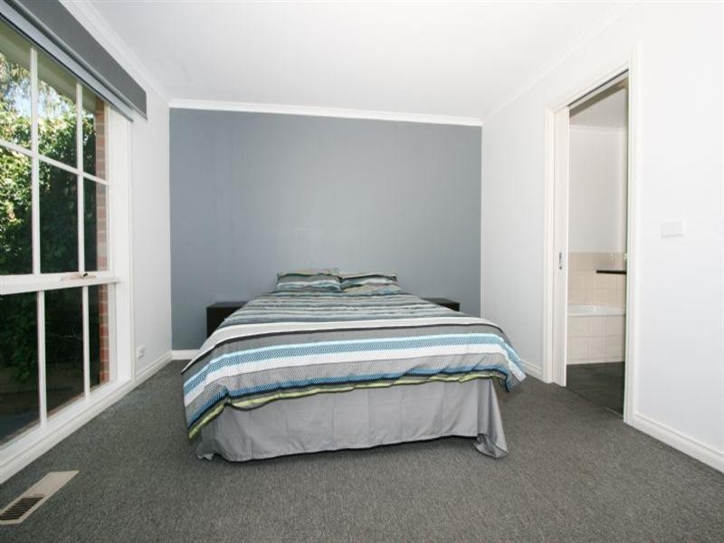 1A Vonadawn Avenue, Ringwood East VIC 3135