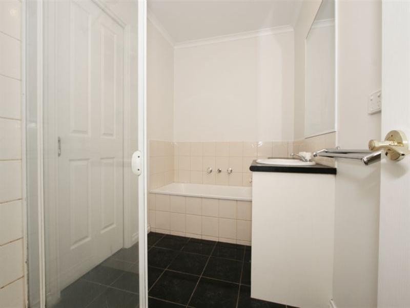 1A Vonadawn Avenue, Ringwood East VIC 3135