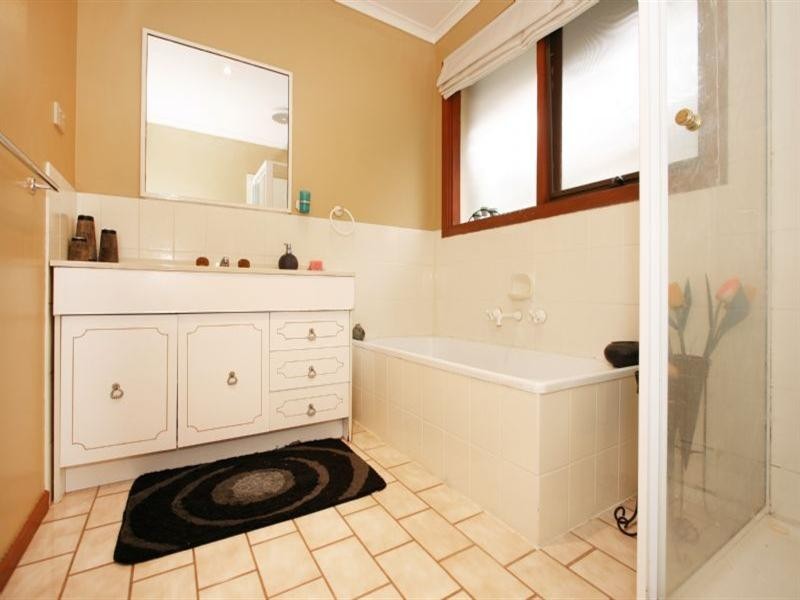 13 Vivienne Court, Doncaster East VIC 3109