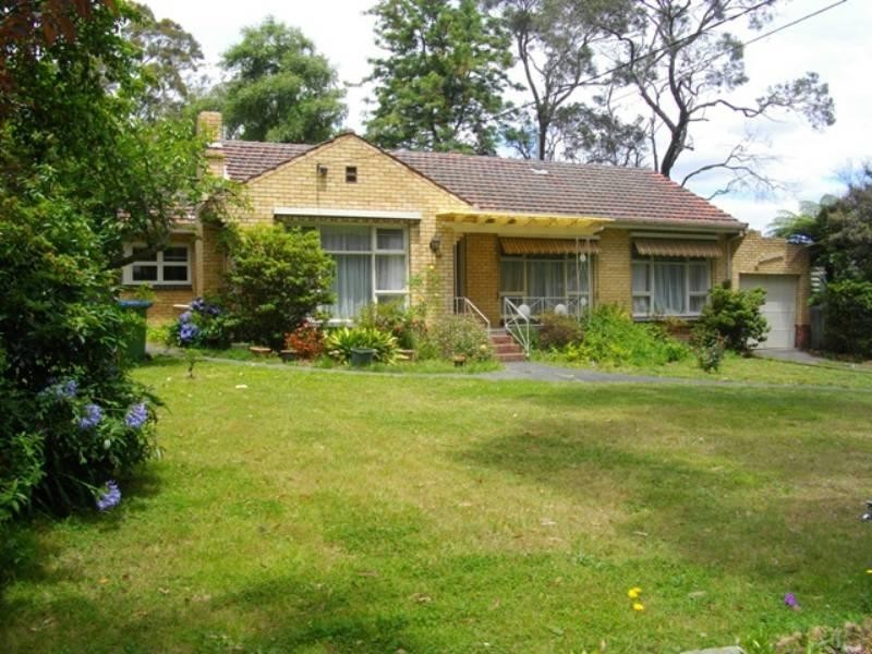 10 Knaith Road, Ringwood East VIC 3135