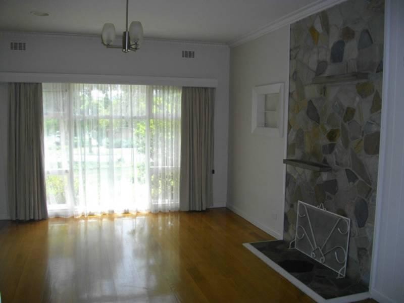 10 Knaith Road, Ringwood East VIC 3135