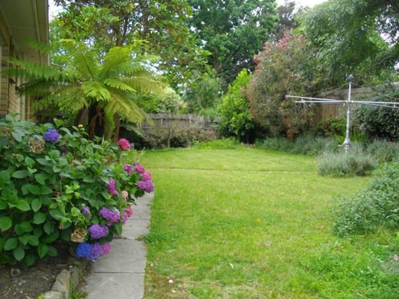 10 Knaith Road, Ringwood East VIC 3135