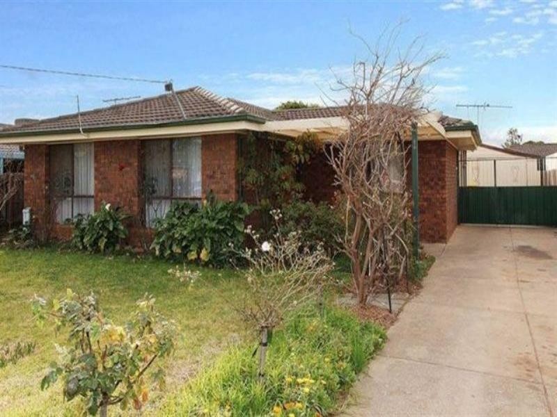 14 Bridgeford Crescent, Melton South VIC 3338