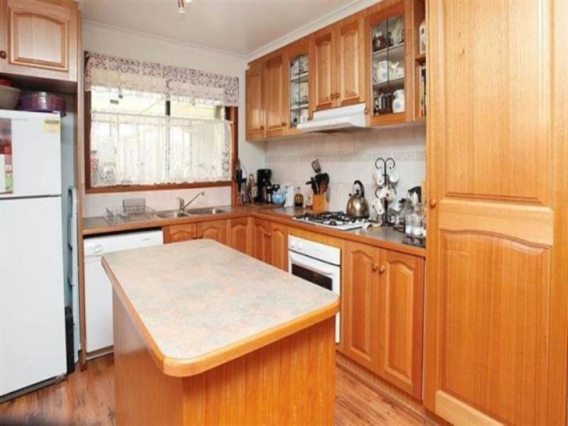 14 Bridgeford Crescent, Melton South VIC 3338