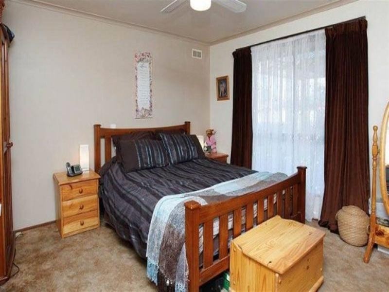 14 Bridgeford Crescent, Melton South VIC 3338