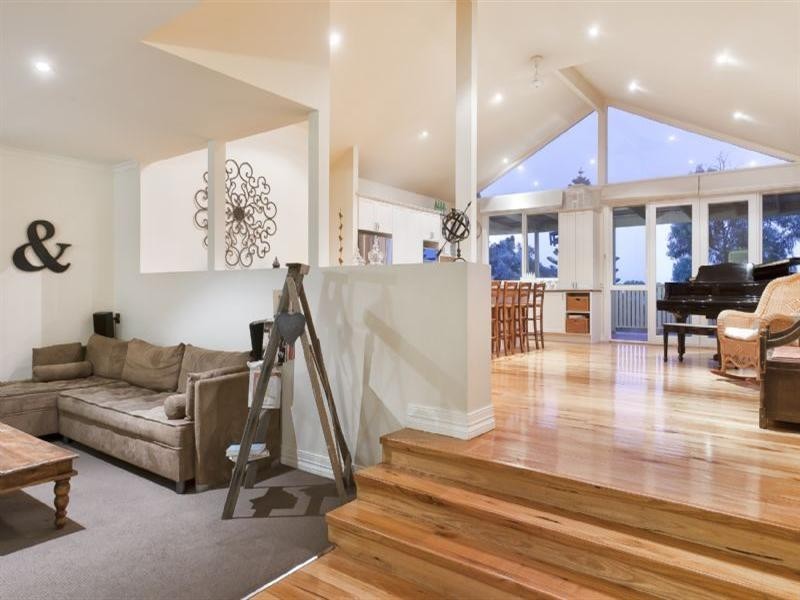 20 Summit Crescent, Ringwood North VIC 3134