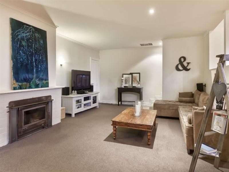 20 Summit Crescent, Ringwood North VIC 3134