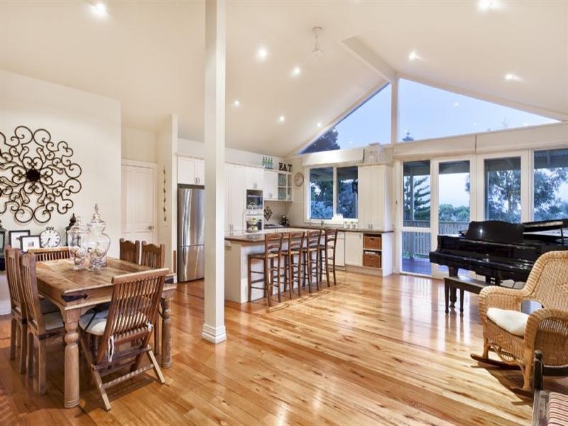 20 Summit Crescent, Ringwood North VIC 3134