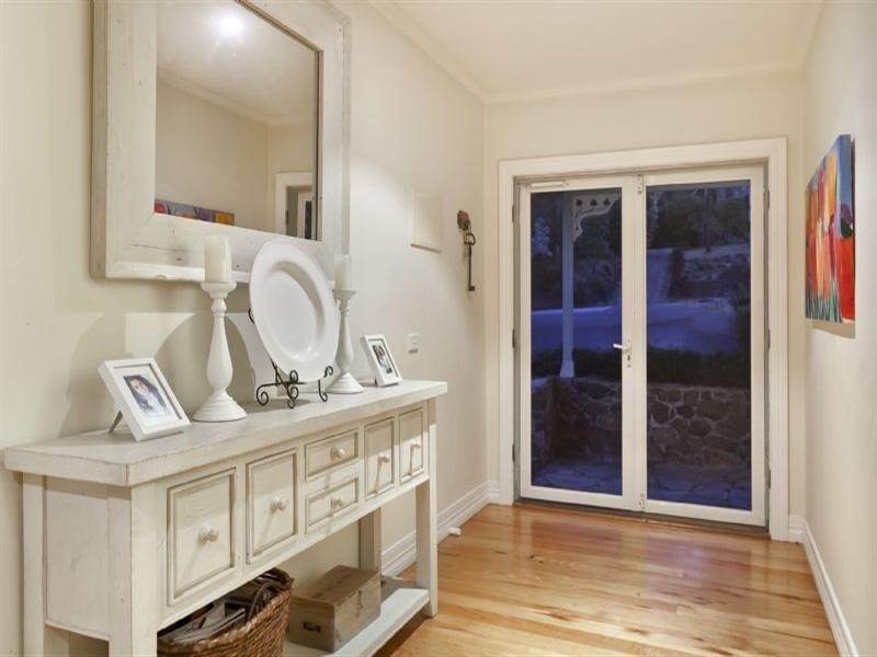 20 Summit Crescent, Ringwood North VIC 3134