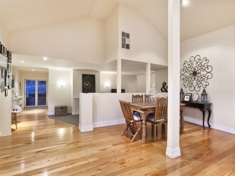 20 Summit Crescent, Ringwood North VIC 3134