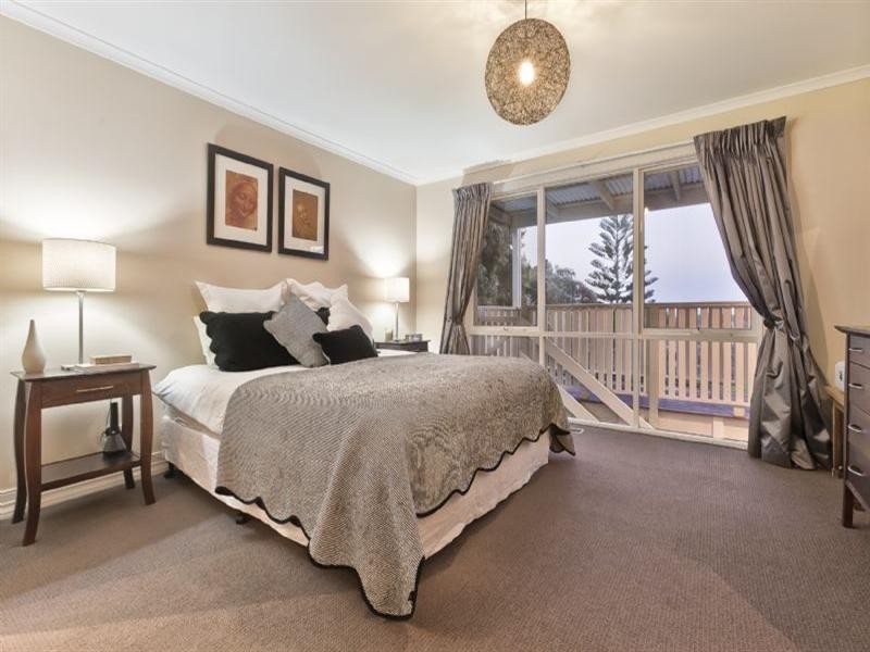 20 Summit Crescent, Ringwood North VIC 3134