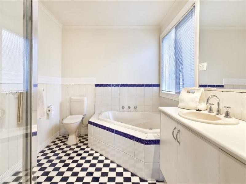 20 Summit Crescent, Ringwood North VIC 3134