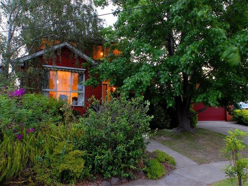 8 Ben Hogan Court, Mount Waverley VIC 3149