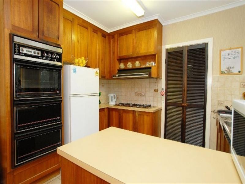 8 Ben Hogan Court, Mount Waverley VIC 3149