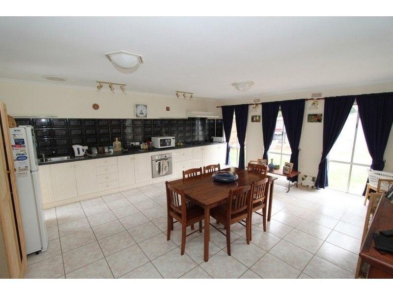 7 Tamar Drive, Melton South VIC 3338