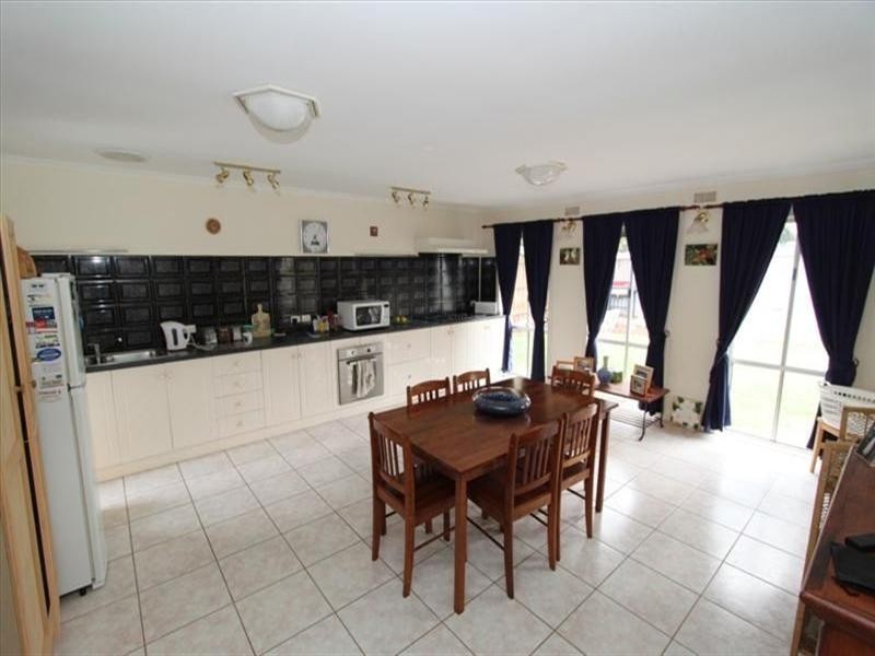 7 Tamar Drive, Melton South VIC 3338