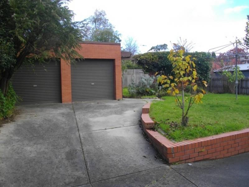 18 South Parade, Blackburn VIC 3130