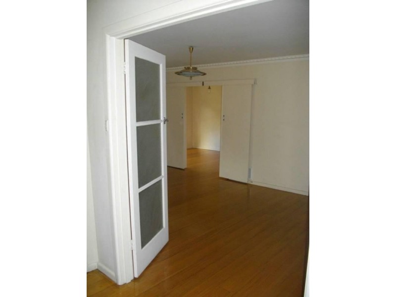 18 South Parade, Blackburn VIC 3130