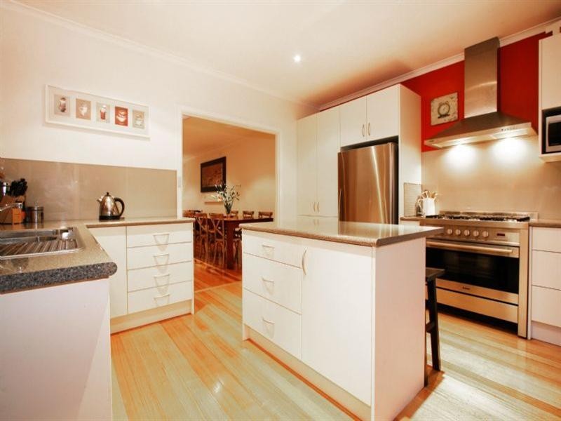 16 Adolphson Avenue, Ringwood North VIC 3134