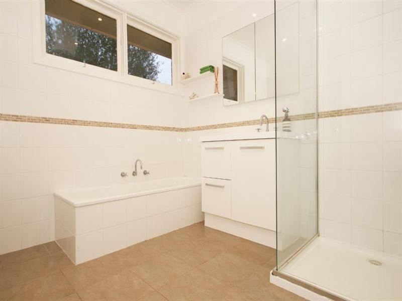 16 Adolphson Avenue, Ringwood North VIC 3134