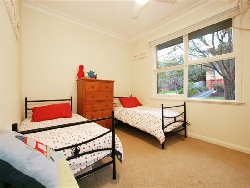 16 Adolphson Avenue, Ringwood North VIC 3134