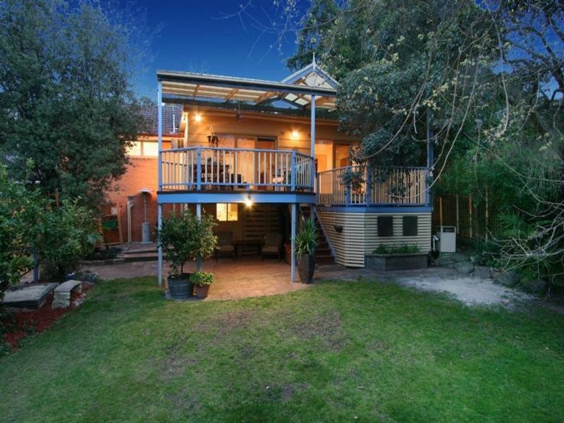 16 Adolphson Avenue, Ringwood North VIC 3134