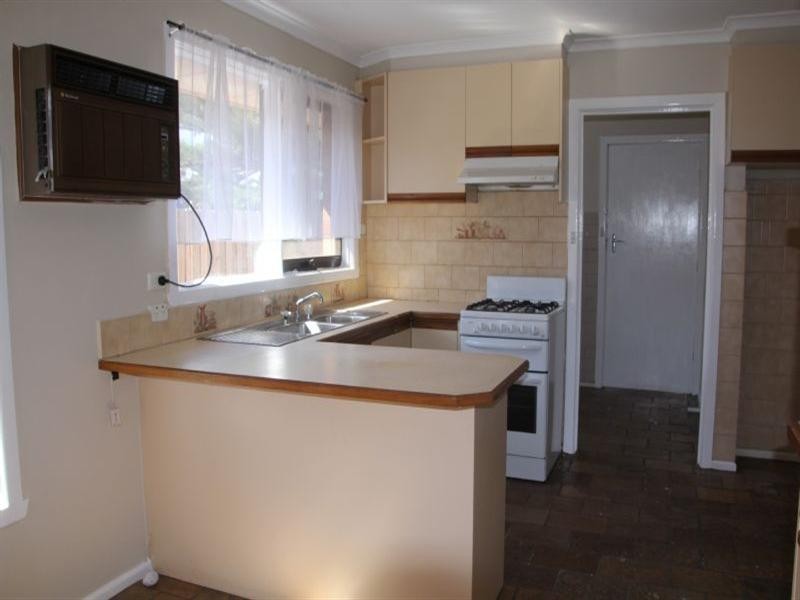 14 Blaxland Road, Melton South VIC 3338